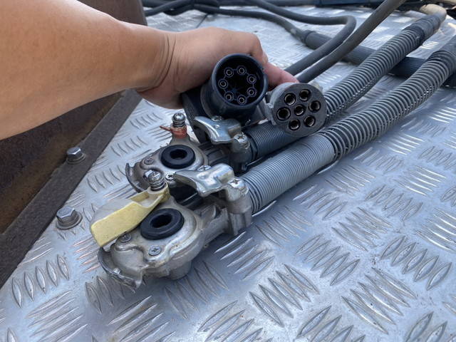 三菱ふそうスーパーグレートトレーラーヘッド（トラクターヘッド）大型（10t）[写真12]