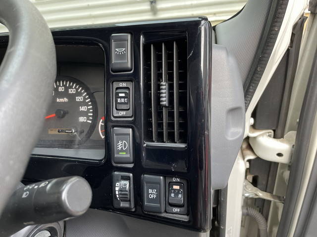 いすゞエルフアルミバン小型（2t・3t）[写真32]