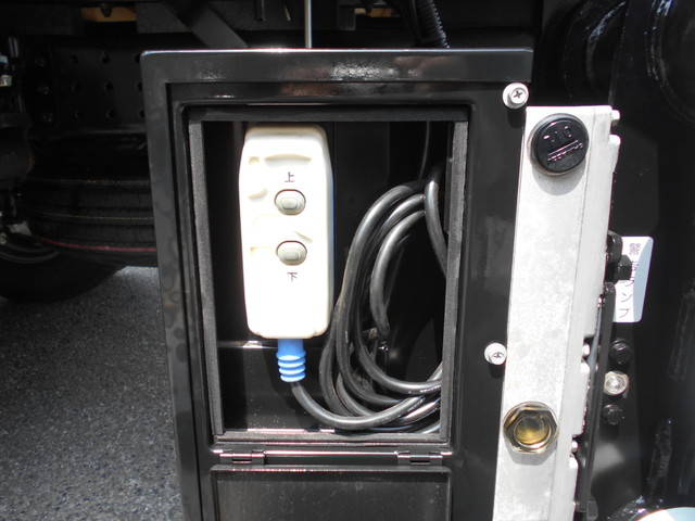 三菱ふそうキャンターアルミブロック小型（2t・3t）[写真10]