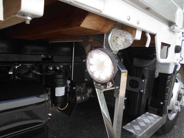 三菱ふそうキャンターアルミブロック小型（2t・3t）[写真14]