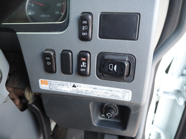 三菱ふそうファイターセルフクレーン6段増トン（6t・8t）[写真35]