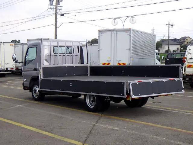 三菱ふそうキャンター平ボディ小型（2t・3t）[写真11]