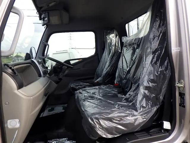 三菱ふそうキャンター平ボディ小型（2t・3t）[写真14]