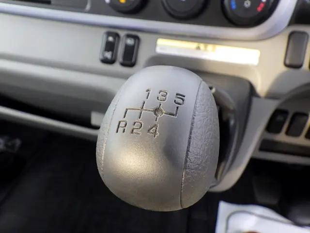 三菱ふそうキャンター平ボディ小型（2t・3t）[写真17]