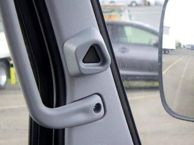 三菱ふそうキャンター平ボディ小型（2t・3t）[写真19]