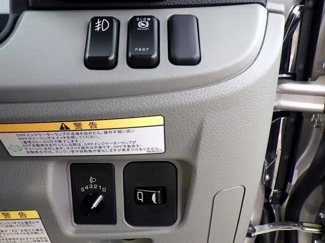 三菱ふそうキャンター平ボディ小型（2t・3t）[写真24]