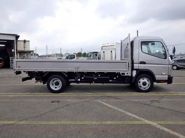 三菱ふそうキャンター平ボディ小型（2t・3t）[写真03]