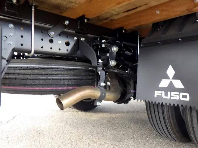 三菱ふそうキャンター平ボディ小型（2t・3t）[写真32]