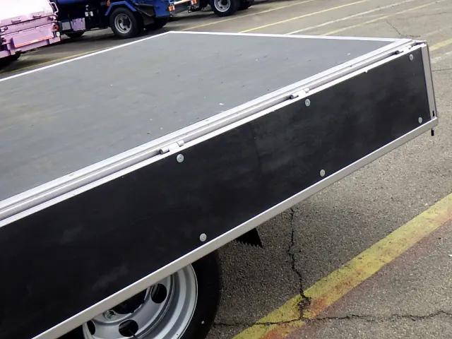 三菱ふそうキャンター平ボディ小型（2t・3t）[写真06]