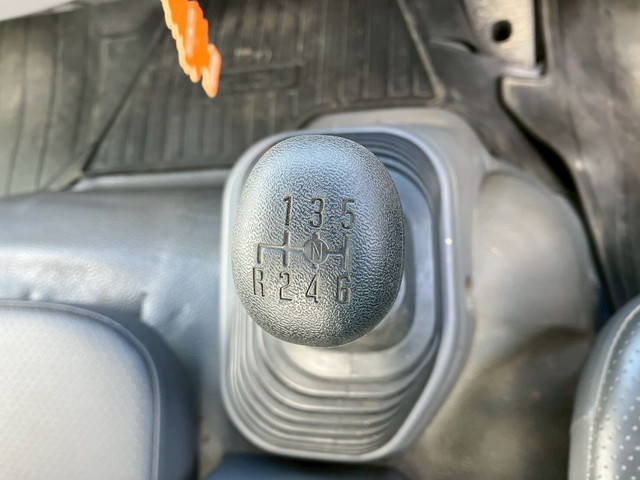 いすゞフォワードコンテナ専用車中型（4t）[写真25]