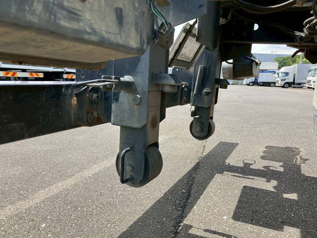 いすゞフォワードコンテナ専用車中型（4t）[写真31]