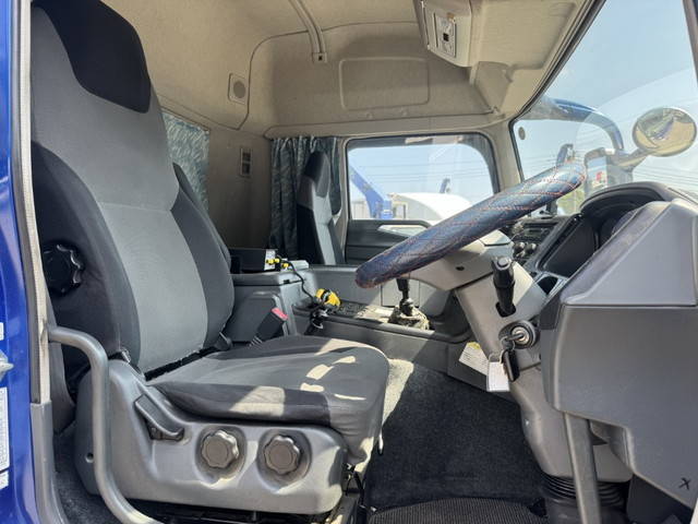 三菱ふそうスーパーグレートコンテナ専用車大型（10t）[写真05]