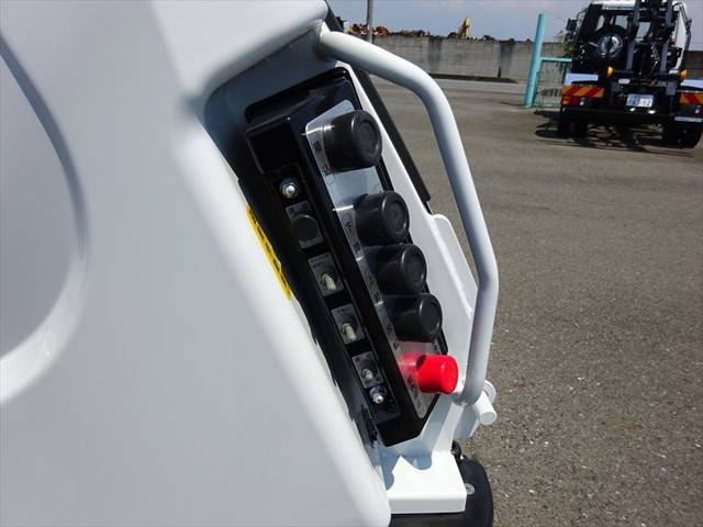 三菱ふそうキャンターパッカー車（塵芥車）小型（2t・3t）[写真18]