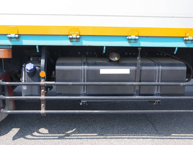 日野プロフィア幌ウイング大型（10t）[写真13]