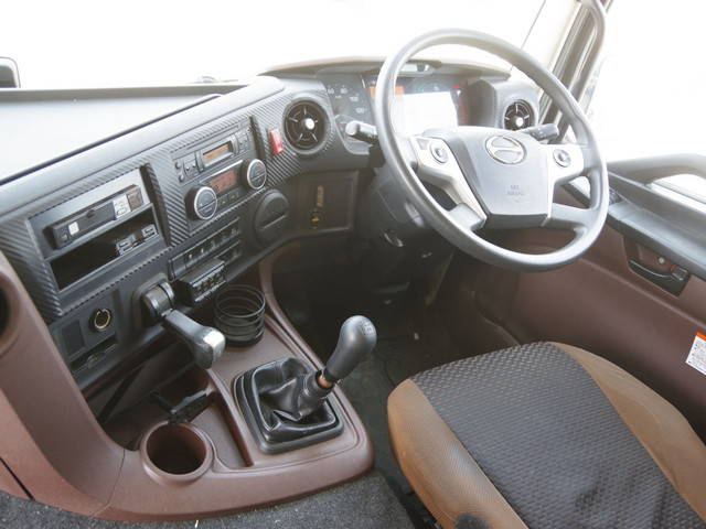 日野プロフィア幌ウイング大型（10t）[写真24]