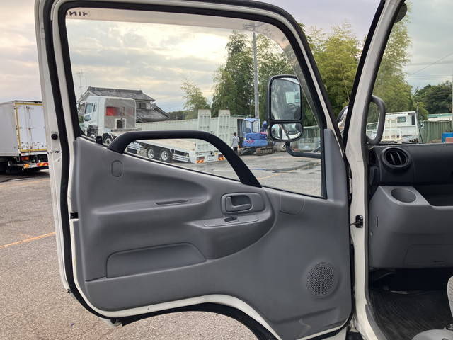 日野デュトロアルミバン小型（2t・3t）[写真30]