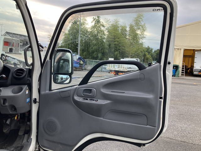 日野デュトロアルミバン小型（2t・3t）[写真31]