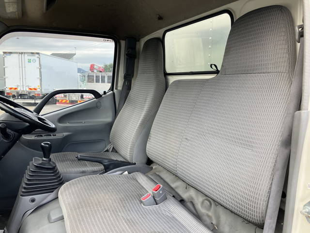 日野デュトロアルミバン小型（2t・3t）[写真32]