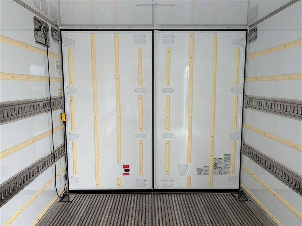 いすゞフォワード冷凍車（冷蔵車）中型（4t）[写真10]