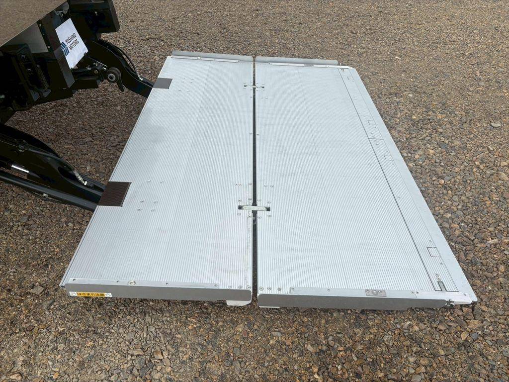 いすゞフォワード冷凍車（冷蔵車）中型（4t）[写真11]