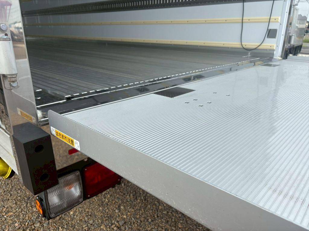 いすゞフォワード冷凍車（冷蔵車）中型（4t）[写真12]