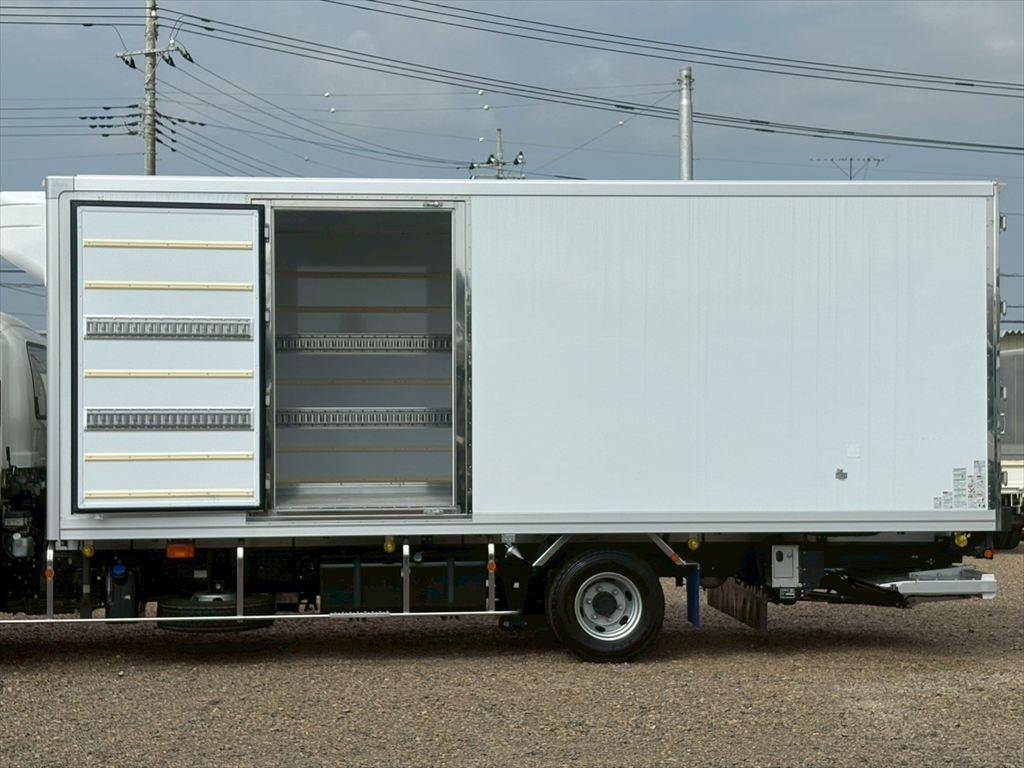 いすゞフォワード冷凍車（冷蔵車）中型（4t）[写真13]
