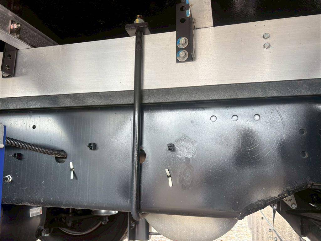 いすゞフォワード冷凍車（冷蔵車）中型（4t）[写真15]