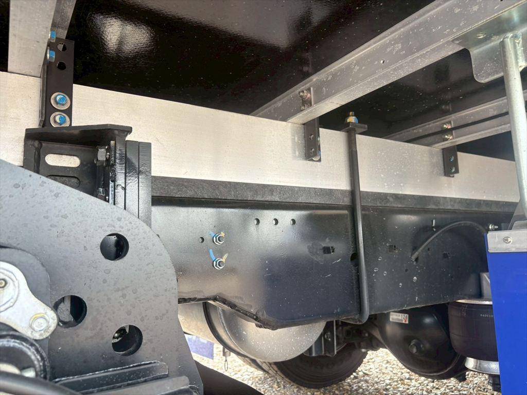 いすゞフォワード冷凍車（冷蔵車）中型（4t）[写真16]