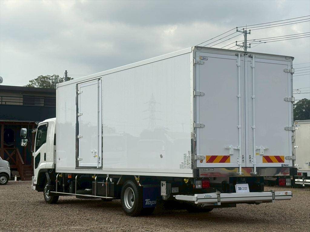 いすゞフォワード冷凍車（冷蔵車）中型（4t）[写真03]