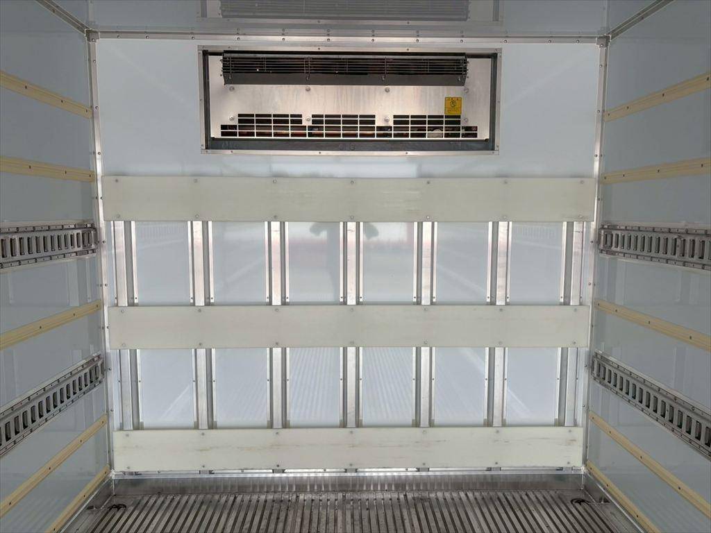 いすゞフォワード冷凍車（冷蔵車）中型（4t）[写真07]