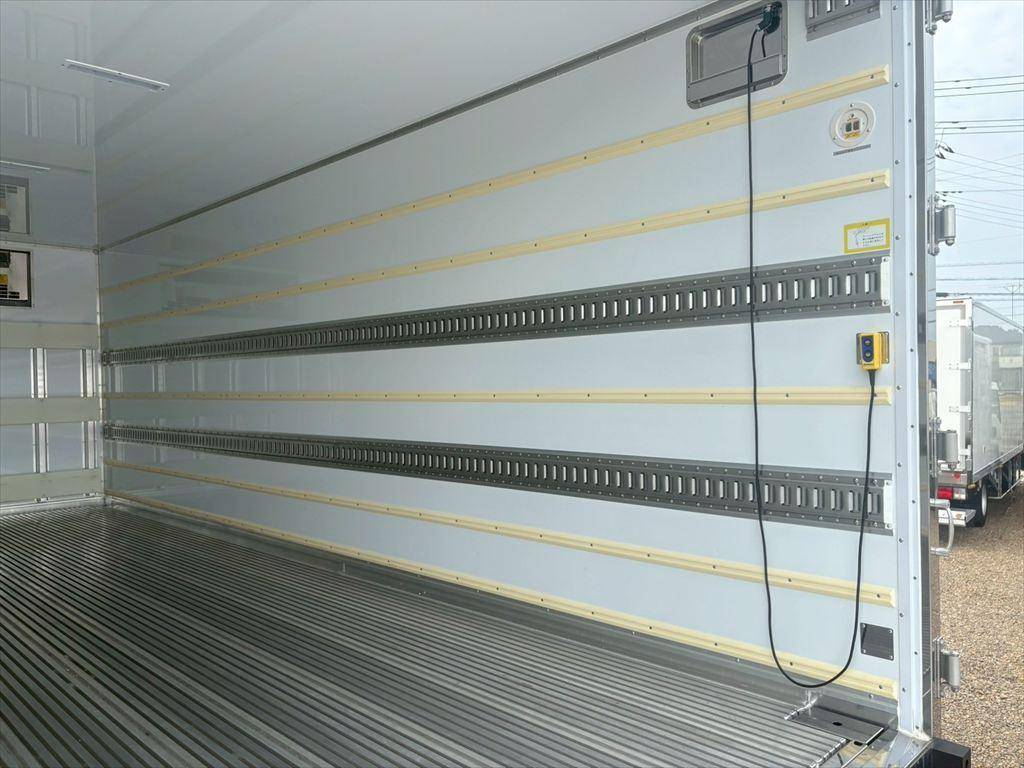 いすゞフォワード冷凍車（冷蔵車）中型（4t）[写真09]