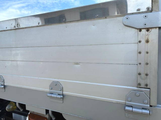 UDトラックスクオンアルミブロック大型（10t）[写真13]