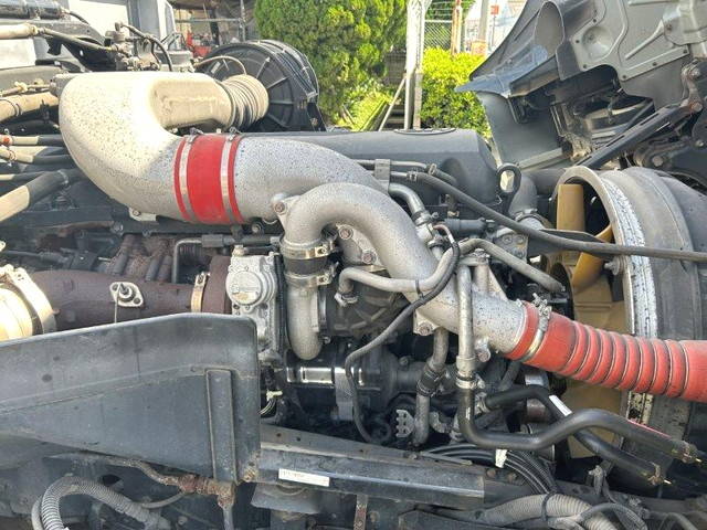 UDトラックスクオンアルミブロック大型（10t）[写真15]