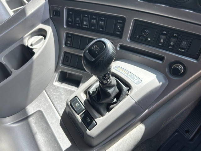 UDトラックスクオンアルミブロック大型（10t）[写真18]