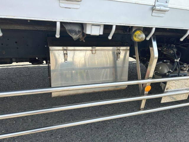 UDトラックスクオンアルミブロック大型（10t）[写真09]