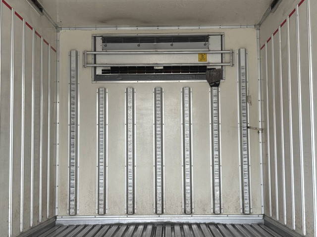 いすゞエルフ冷凍車（冷蔵車）小型（2t・3t）[写真10]