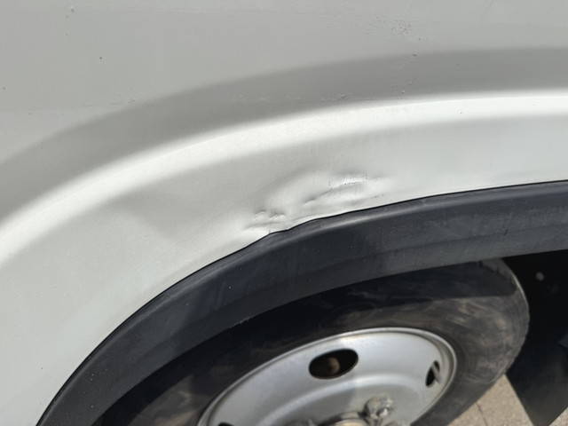 いすゞエルフ冷凍車（冷蔵車）小型（2t・3t）[写真32]