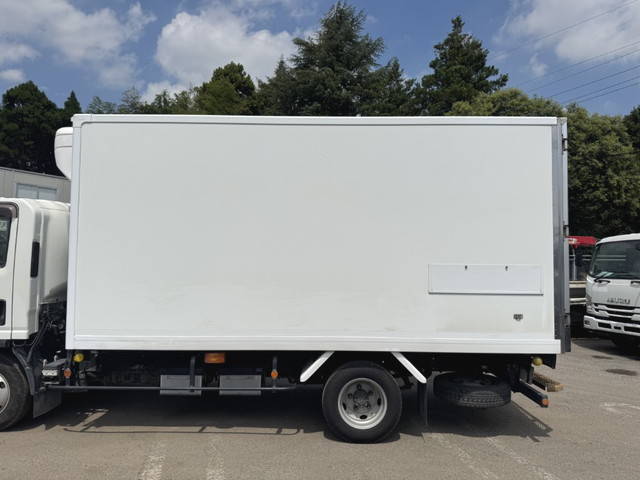 いすゞエルフ冷凍車（冷蔵車）小型（2t・3t）[写真04]