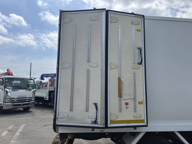 いすゞエルフ冷凍車（冷蔵車）小型（2t・3t）[写真07]