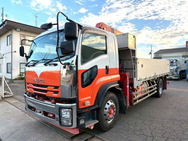 いすゞフォワードクレーン4段増トン（6t・8t）[写真03]