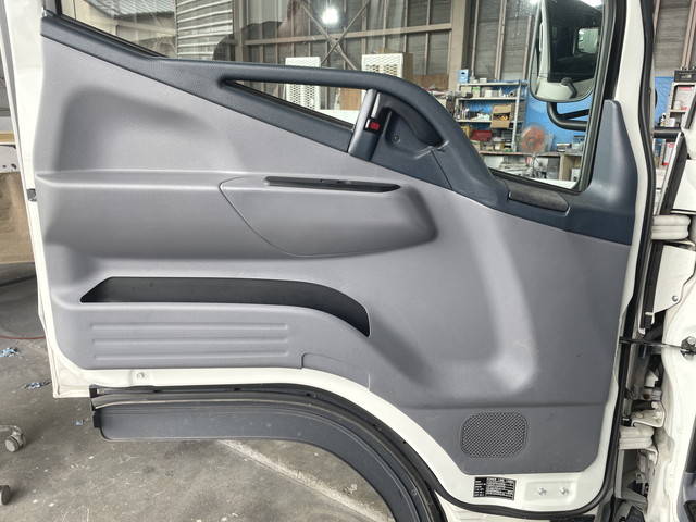 三菱ふそうキャンターアルミバン小型（2t・3t）[写真27]