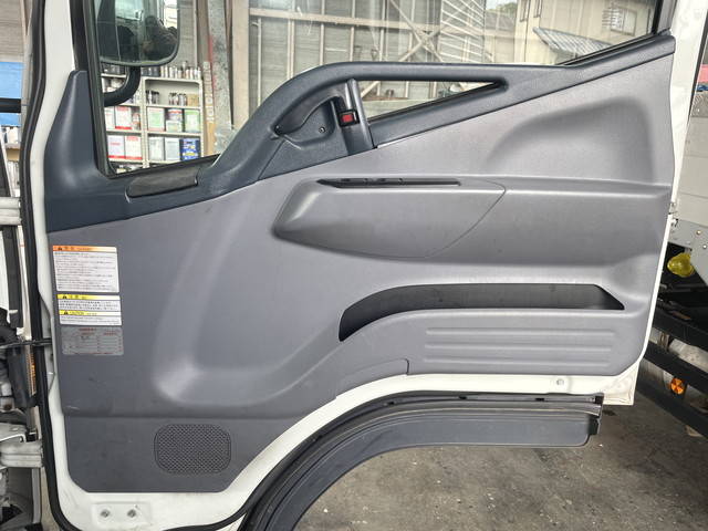 三菱ふそうキャンターアルミバン小型（2t・3t）[写真28]