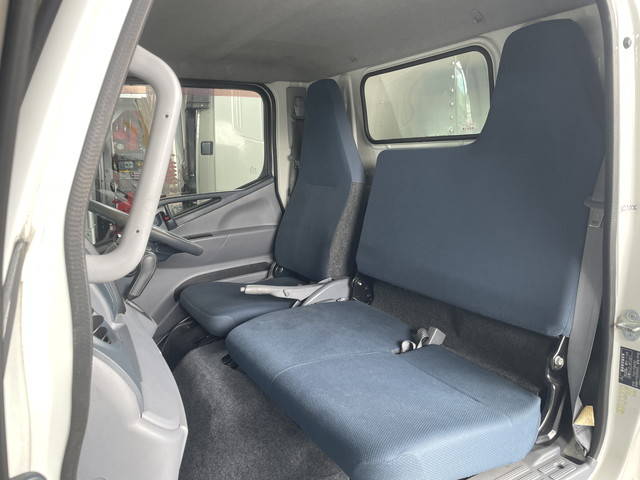 三菱ふそうキャンターアルミバン小型（2t・3t）[写真30]