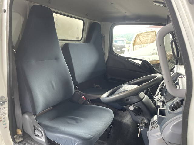 三菱ふそうキャンターアルミバン小型（2t・3t）[写真31]