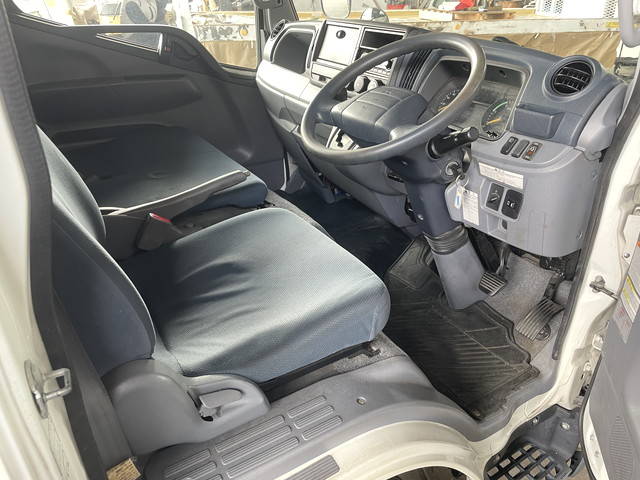 三菱ふそうキャンターアルミバン小型（2t・3t）[写真32]