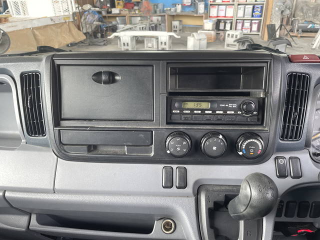 三菱ふそうキャンターアルミバン小型（2t・3t）[写真34]