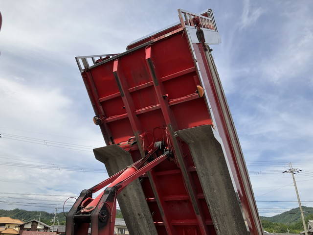 日野プロフィアダンプ大型（10t）[写真16]