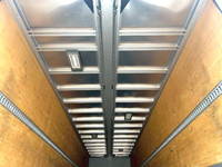 いすゞギガアルミウイング大型（10t）[写真11]