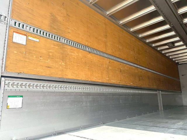 いすゞギガアルミウイング大型（10t）[写真12]