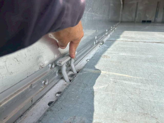 いすゞギガアルミウイング大型（10t）[写真15]